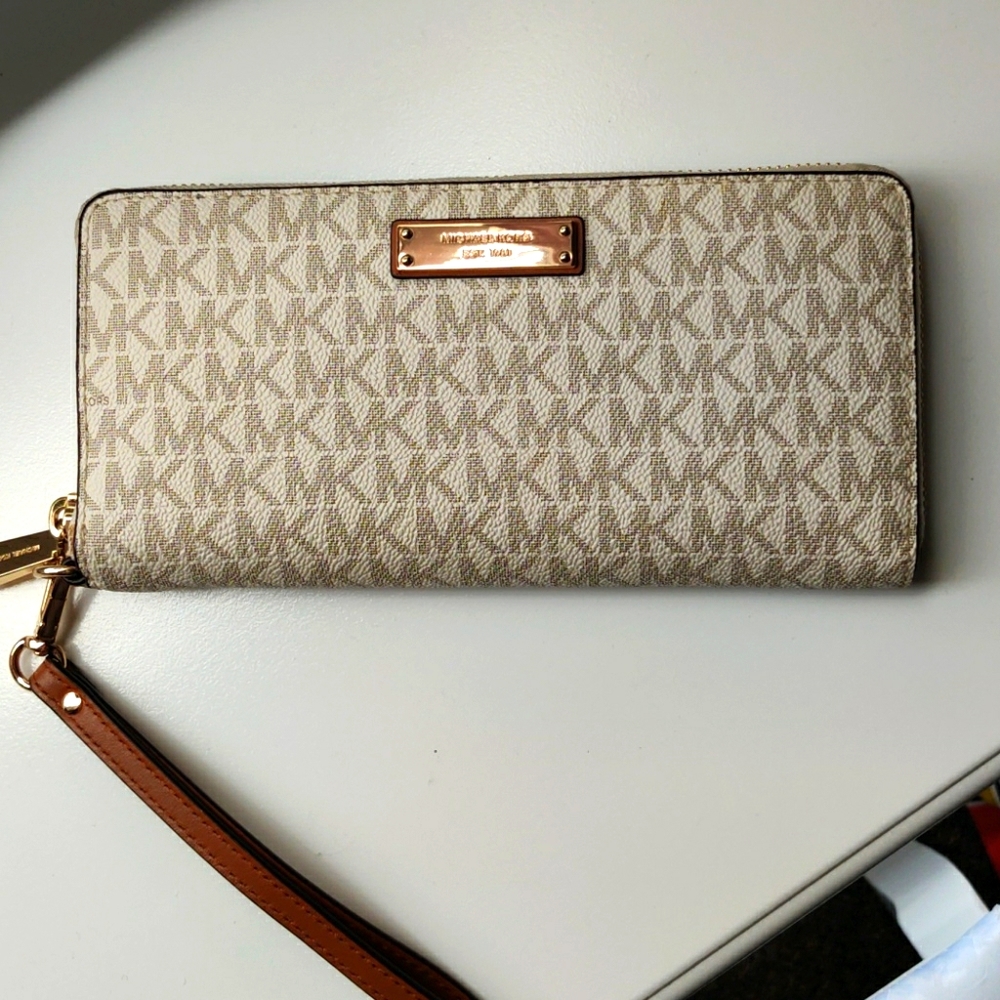 Michael Kors wallet like new